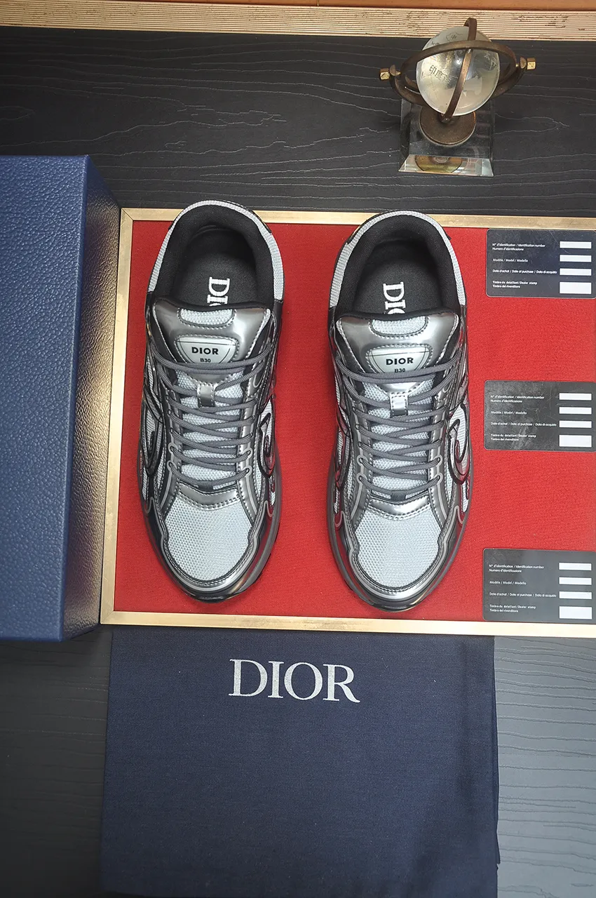 Men's men's shoes 💰: 520💶 (top original order) Brand: Dior (Dior) Standard code: Men's code 38-44 (45 customized) Level: Same style as the official website Material: Top-quality original cowhide stitched together Original wear-resistant and lightweight outsole Style category: Fashionable casual shoes Distinguished luxury brand elements top luxury Color: Actual picture color